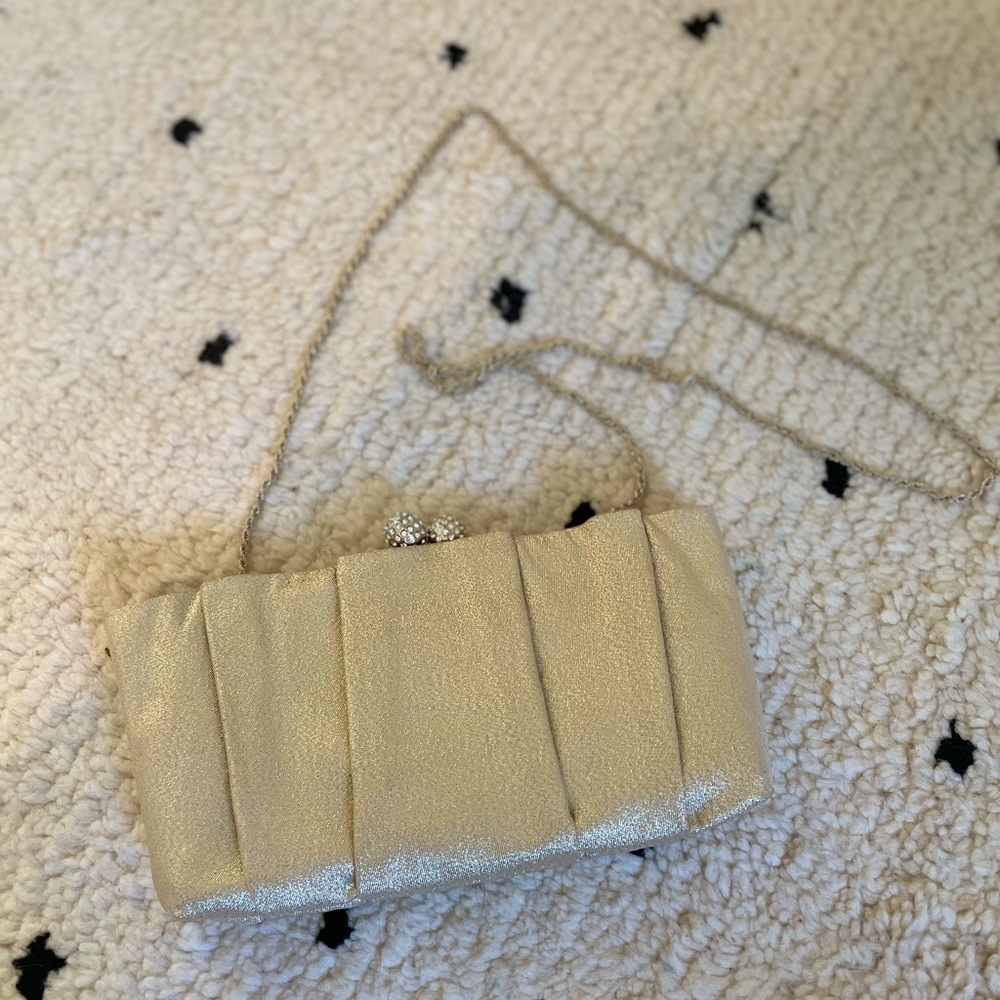Stunning gold cross body bag!
